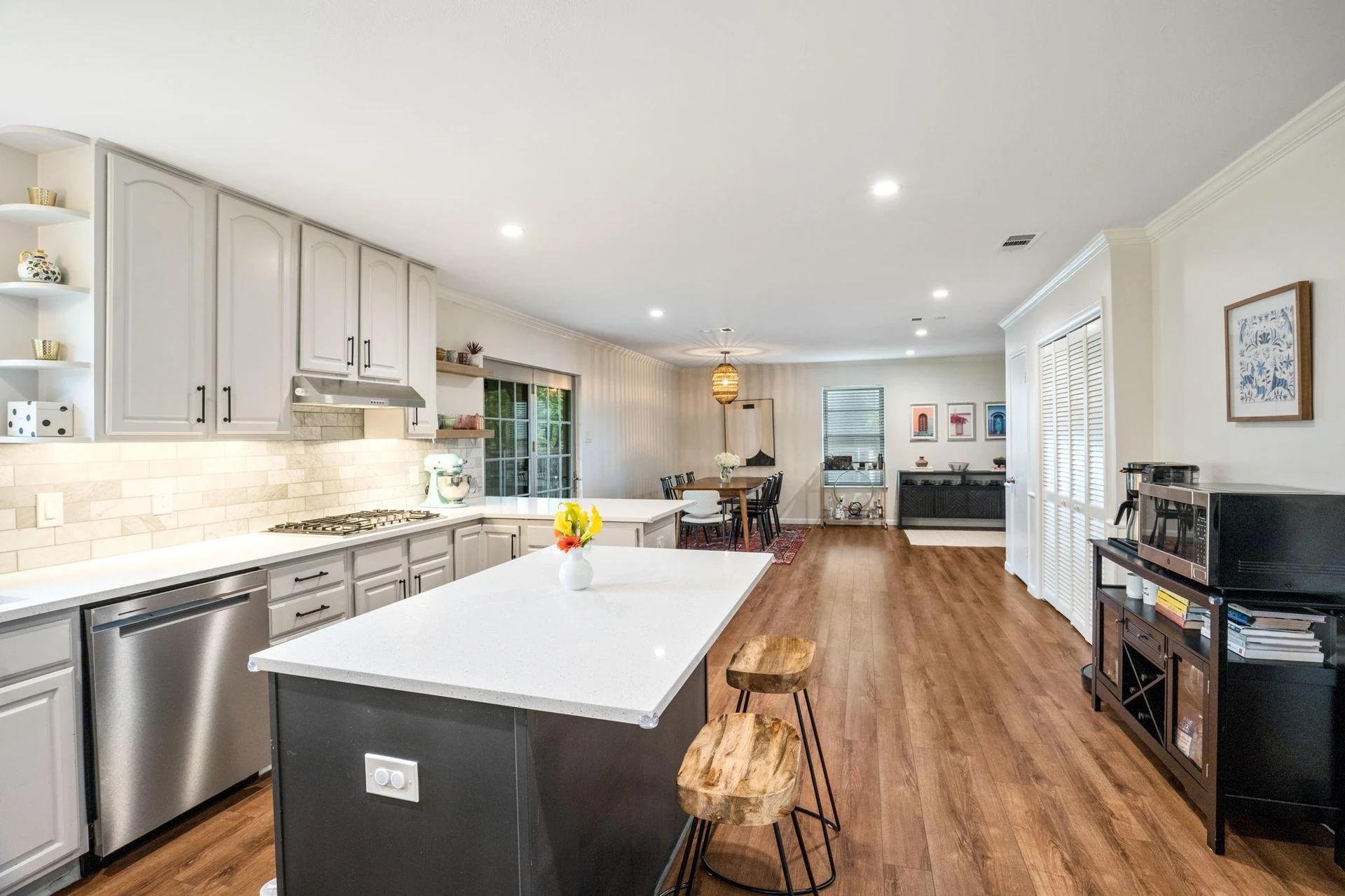 8521 Sweetwater Drive, Dallas, TX — photo 3